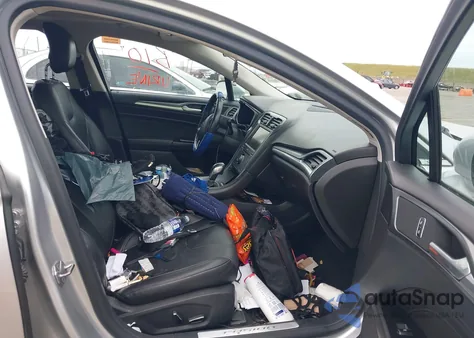 2013 Ford Fusion Hybrid Titanium z USA, uszkodzony, nr VIN 3FA6P0RUXDR388796